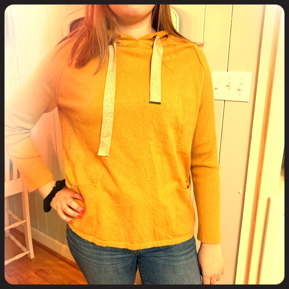 Gold soft sweatshirt